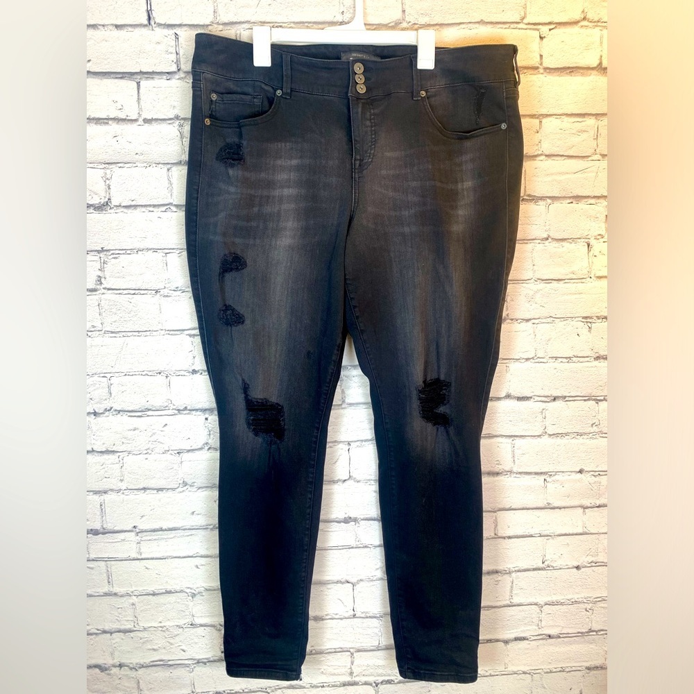 Torrid Premium Black Jegging Jeans Skinny Jeans Distressed size 22